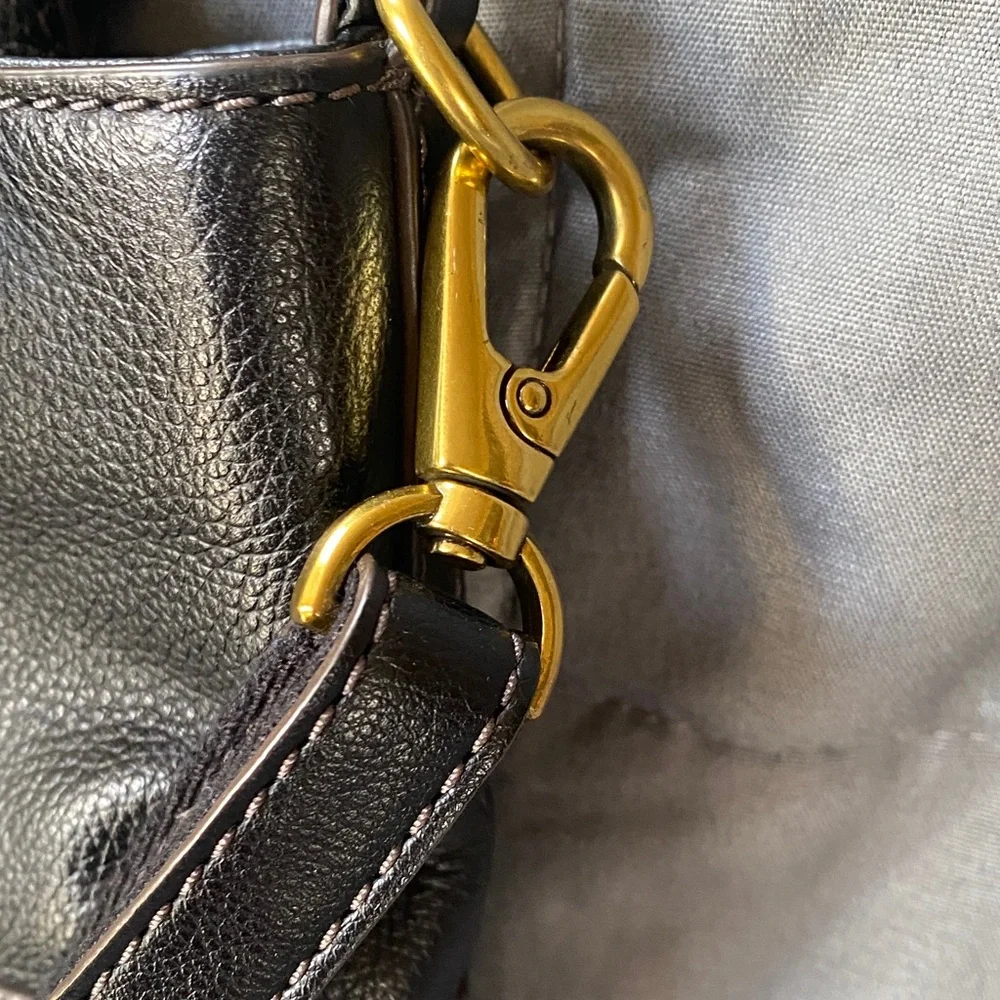 Fossil black pebbled  Leather crossbody with Gold Accents - Picture 7 of 11